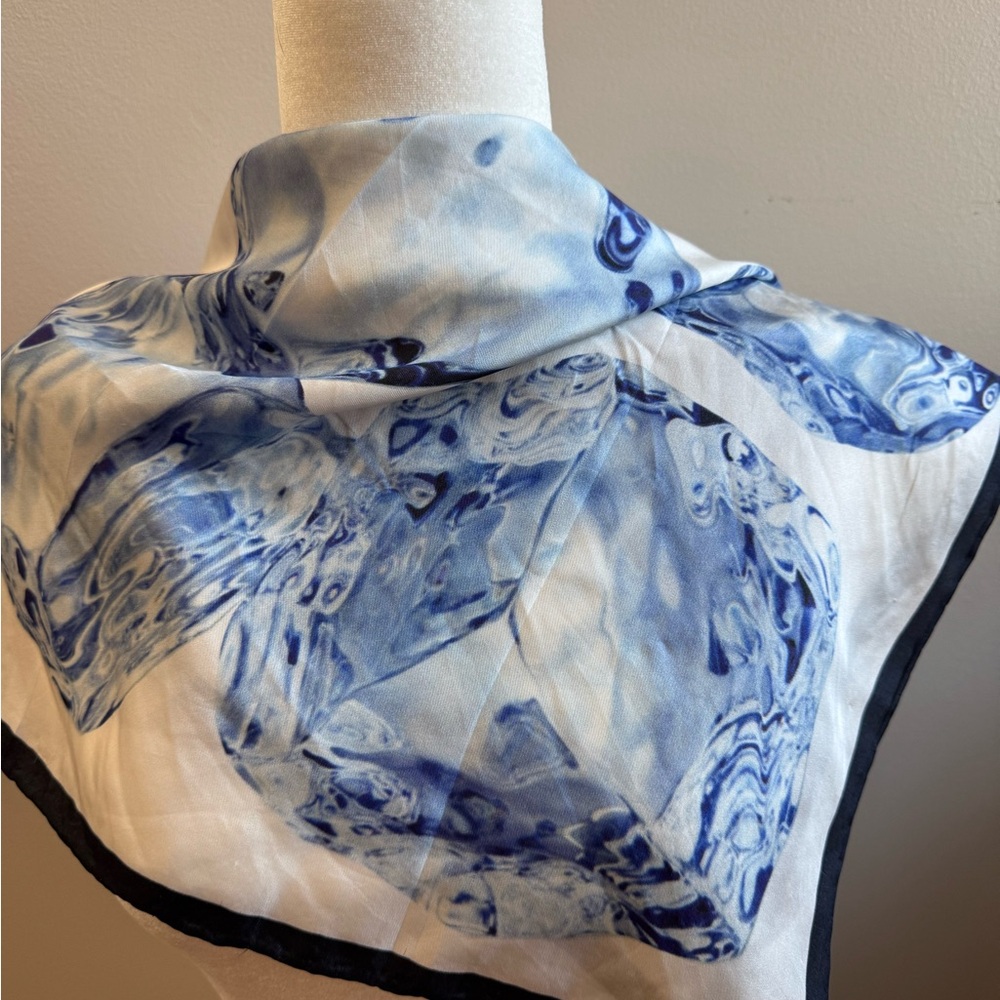 KATE SPADE Elegant Blue and Black Silk Scarf - Picture 2 of 4